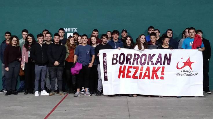 Ikasle Abertzaleek 30 urte, «borrokan heziak»
