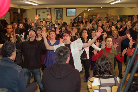 Bertsoa eta ‘Flash Mob’-a  Larre Gain sagardotegian