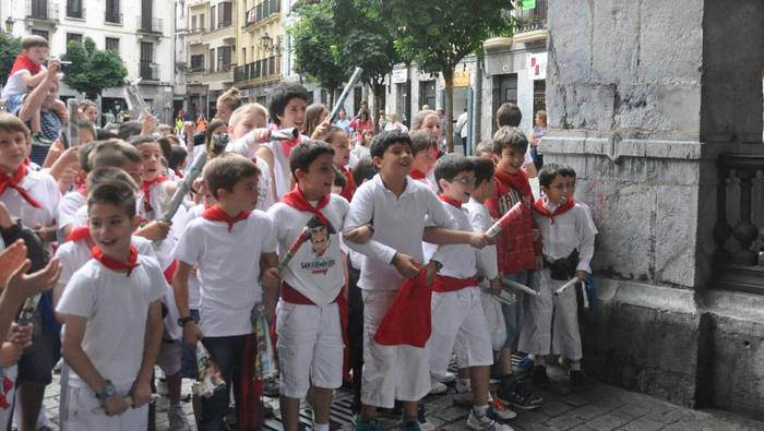 Entzierroa gaur, herrian barrena