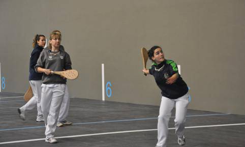 Aurreneko bertso pelota, Ereñotzuko frontoi berrian