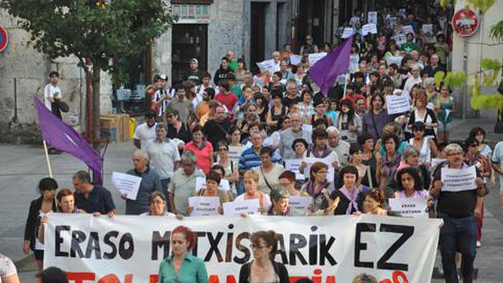 Hernanik «ez» esan zien eraso sexistei