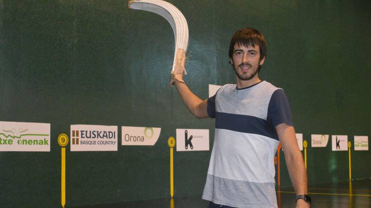 «Aurten gustora geratzeko, txapela etxera!»
