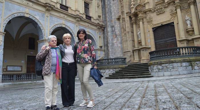 «Ospitalean sartu bezala ari dira esaten ume gabe aterako zarela»
