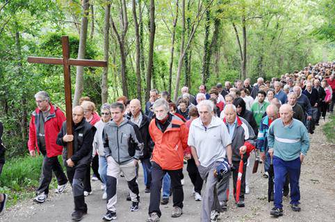 «Konturatu behar dugu, batzuk ezer gabe bizi direla»