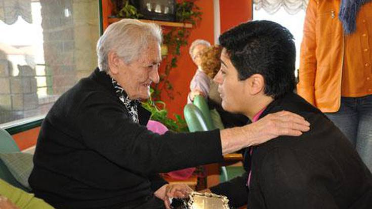 Cecilia Saenz Marquesek 100 urte bete zituen atzo, familia, lagun eta musika artean
