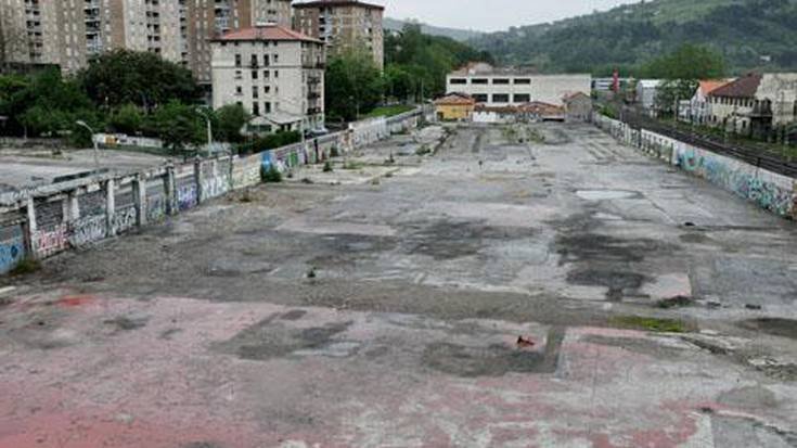 «Etorlurrek tasatu gabe erosi zituen 
AMRko lurrak, eta 16 miloi euro galdu ditu»