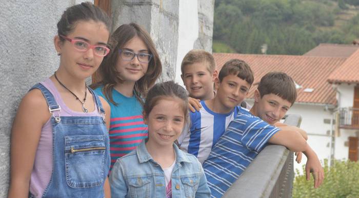 «Denon artean nola eginen dugu, zazpi metxerorekin sua piztu?»