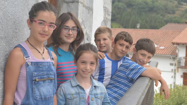 «Denon artean nola eginen dugu, zazpi metxerorekin sua piztu?»