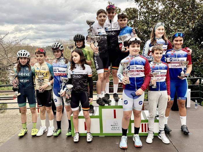 Eskola mailako lasterketa, txirrindularitzan