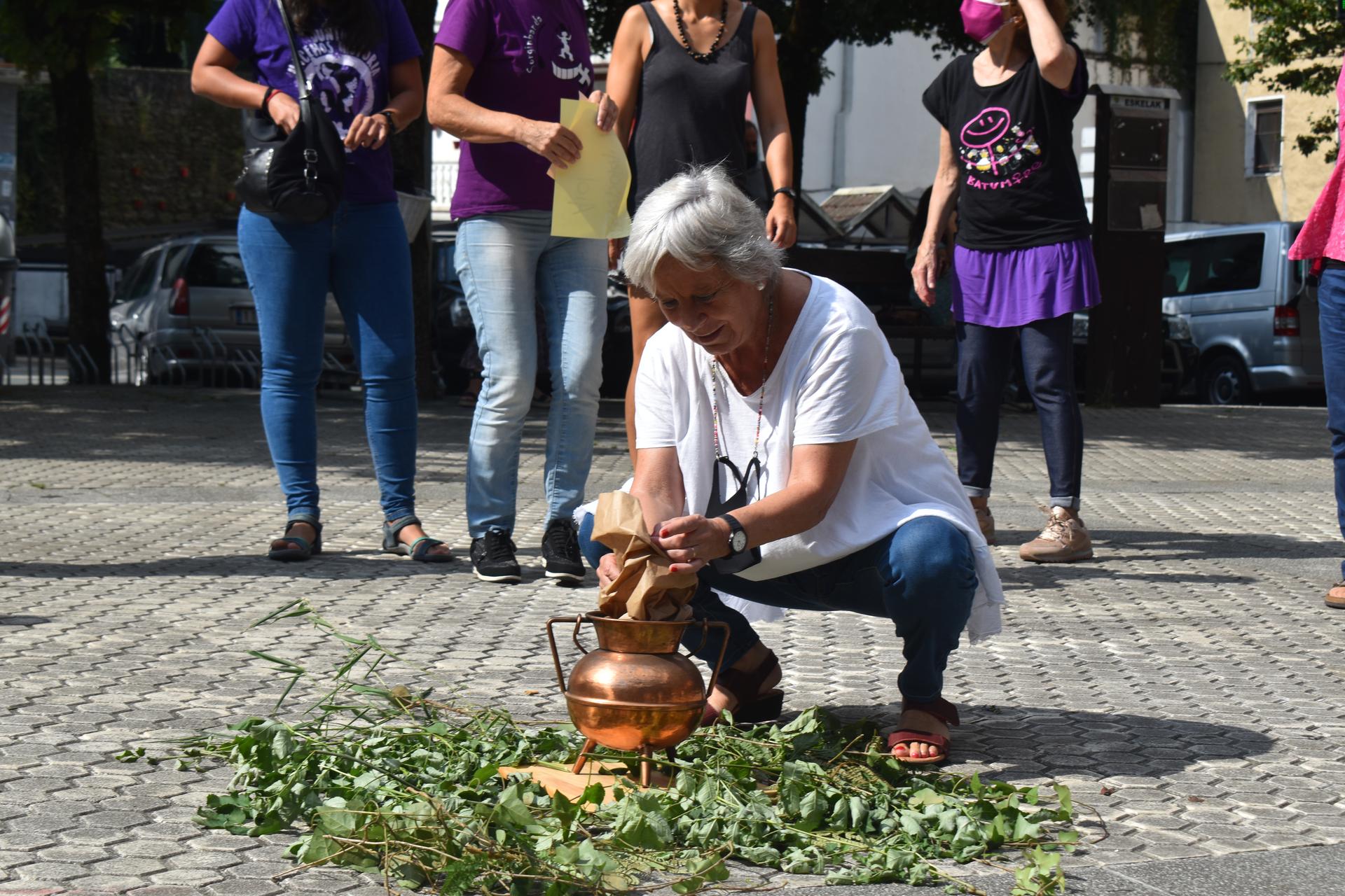 Urteurreneko festa etzi, Emakumeon Etxeak