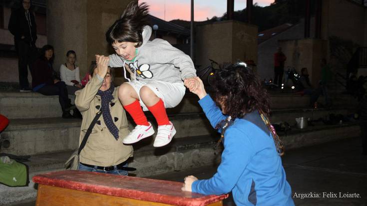 Sendabelarren inguruan gaur, Maika Cestenar