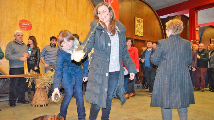 Sagardo Berriaren festa protagonista, antzezlan, jolas eta ikastaro artean