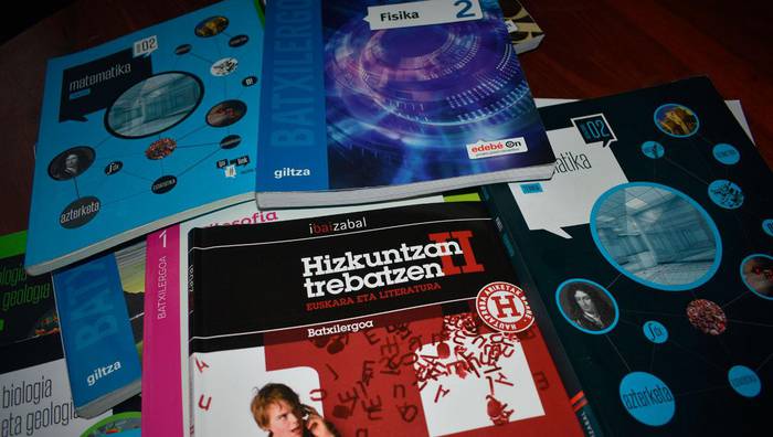 Azken egunak, eskola liburuak uzteko