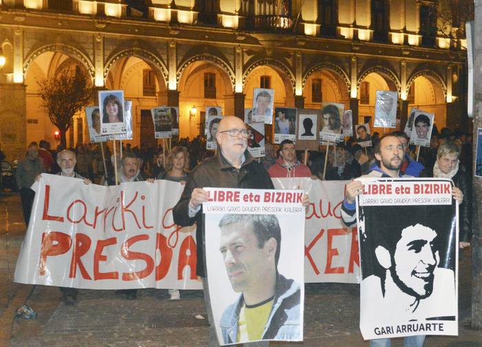 Bilbo eta Baionara joateko deia «bakea irrikatzen dugun herritarrok elkarrekin bidea egiteko»