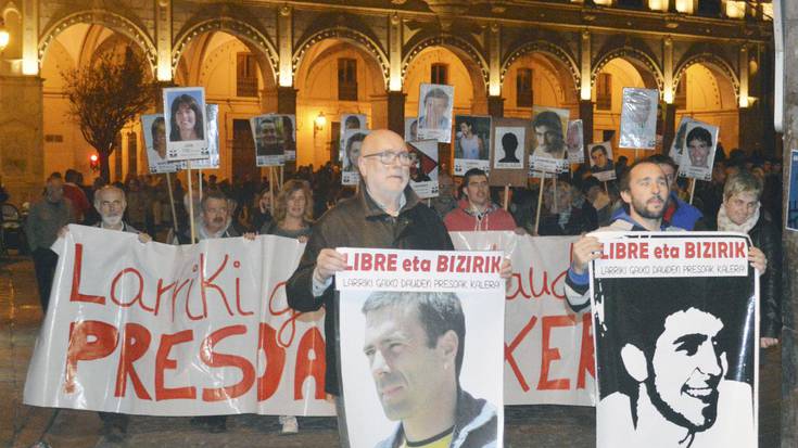 Bilbo eta Baionara joateko deia «bakea irrikatzen dugun herritarrok elkarrekin bidea egiteko»