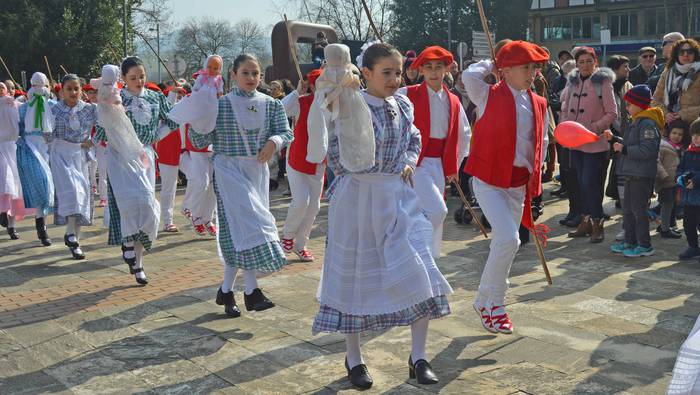 Giro eta eguraldi ederra, iñude eta artzaien bidelagun