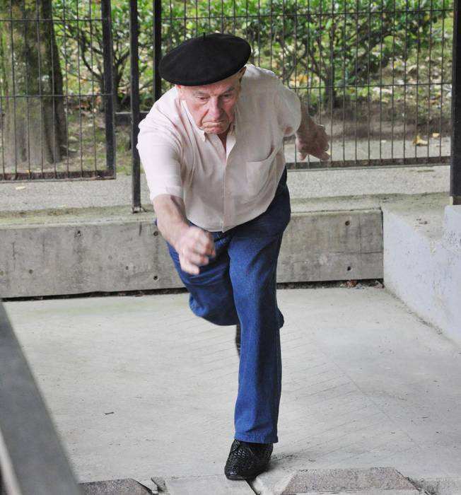 Sagardoa, bertsoa eta pelota gaur, festei agur esateko