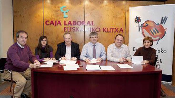 Euskadiko Kutxak harreman guztia euskeraz izango du Hernani, Andoain, Astigarraga, Lasarte-Oria eta Urnietako Udalekin. 
