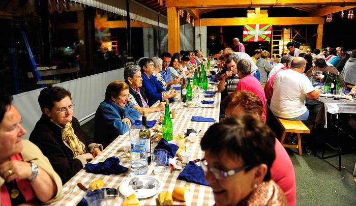 Giro ezin hobea, Epeleko festa egunean