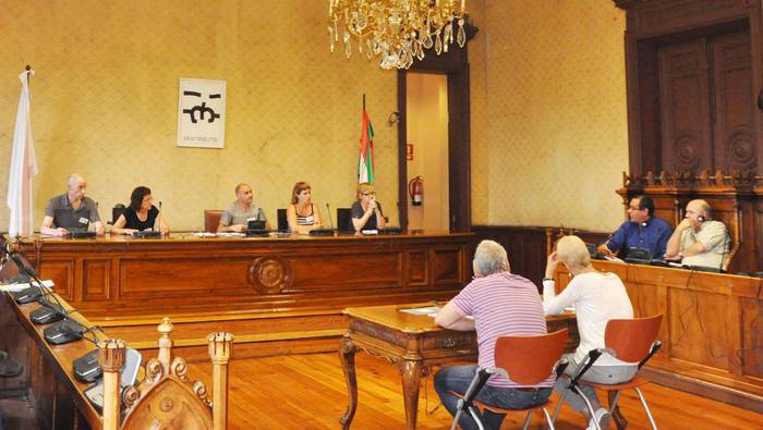 Andrekale izendatzea, alderdi politikoen akordioaren zain