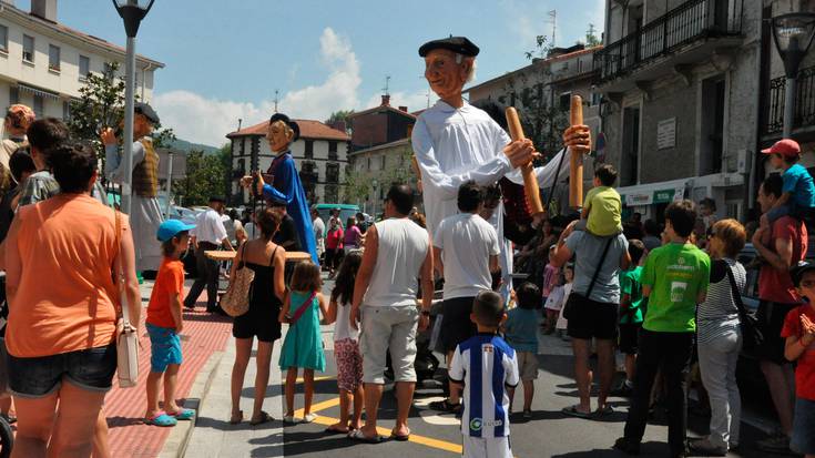 Erraldoiak bisitan, Santioak agurtzeko