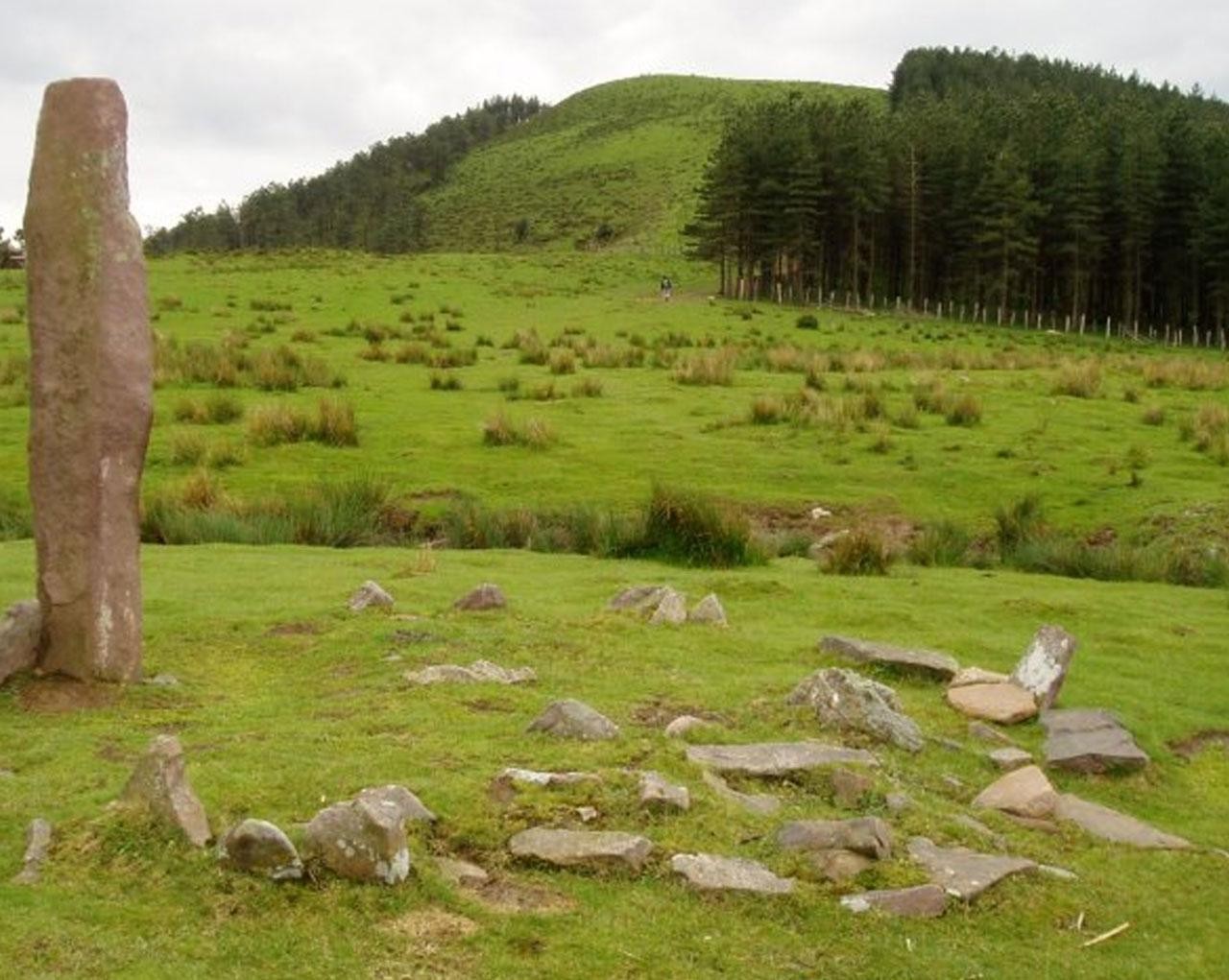 Xoxoka eta Azketatik barrena Aranora,  monumentu megalitikoak ikusiz