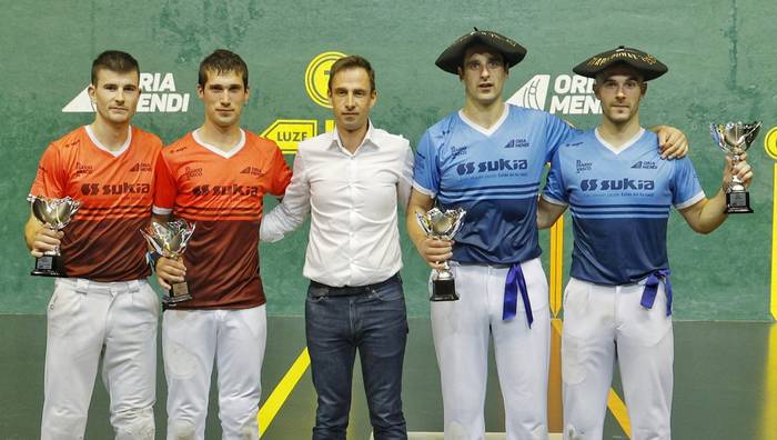 Aldabek eta Juaneneak jantzi dituzte Jai Alai Summer Seasoneko txapelak