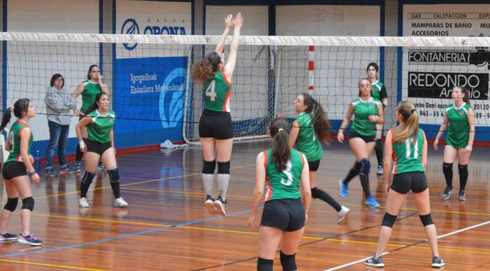 Hirutik bi irabazita, boleibol taldekoek