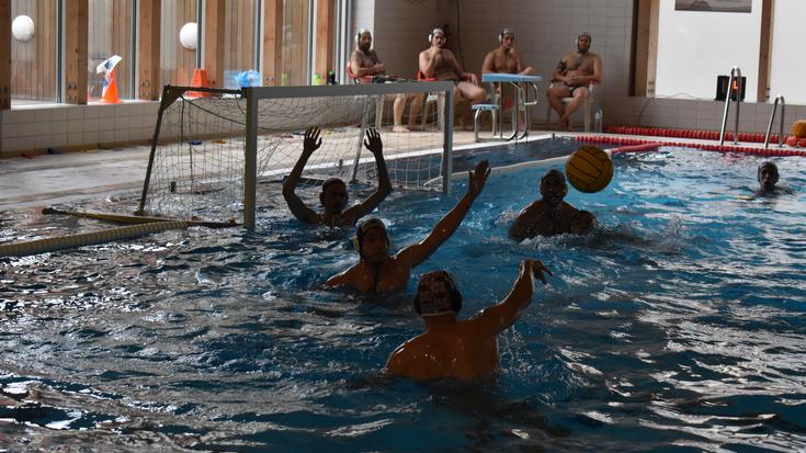 Hernaniko igerilekua itxita egongo da eguerdian, Waterpolo entrenamenduengatik