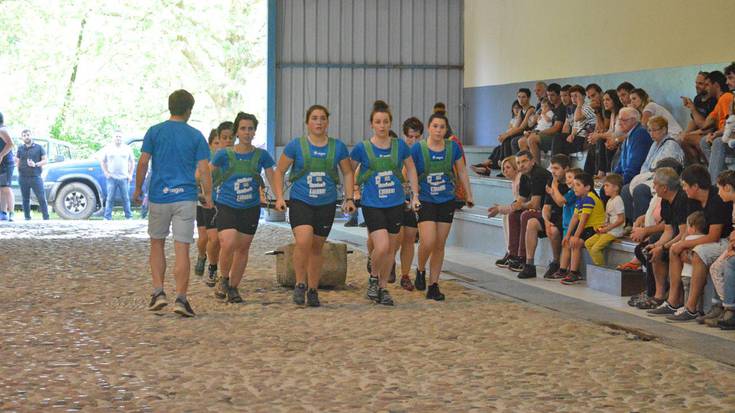 Festa gogoa Zamalbide-Bentaken eta Foru Plazan, baserritarren egunean