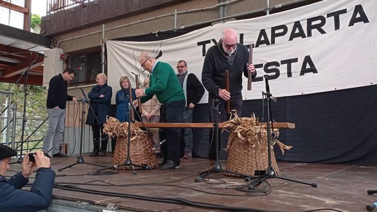 Txalaparta Festako ekitaldi nagusia egingo dute gaur eguerdian Iparragirren, sei txalapartari bikoterekin