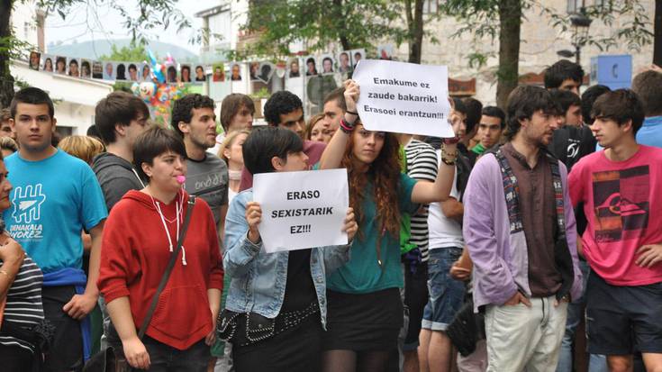 Kontzentrazioa, festetan izan diren erasoak salatzeko