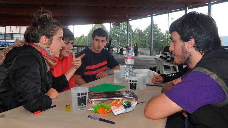 Lehenengo saioa, gazteen beharrak lantzeko