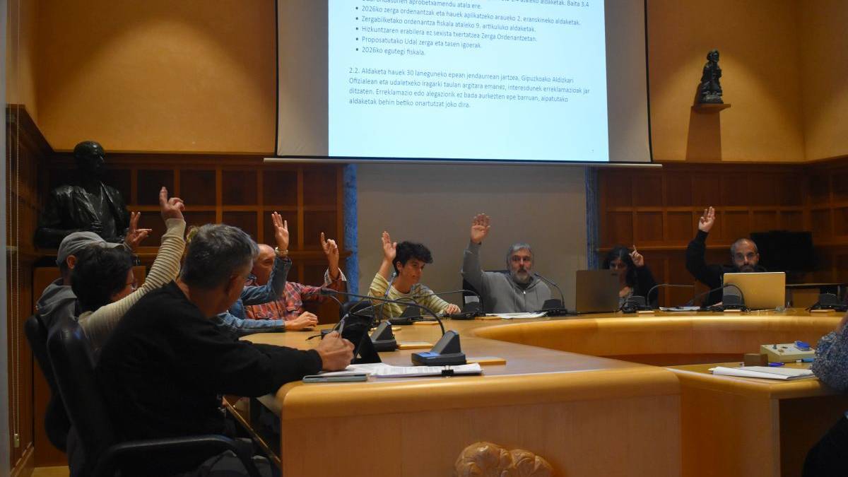 Autobusen inguruko eztabaida protagonista, Astigarragako Plenoan