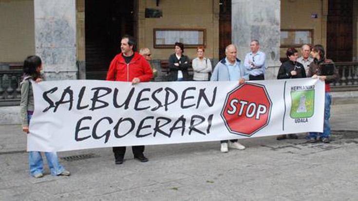 «Salbuespen egoera» salatzeko kontzentrazioa atzo