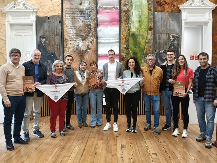 Kolonbiako misioaren aurkezpena egin zen udaletxean