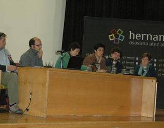 Herritarrei atez ateko zabor bilketari buruzko azalpenak ematen hasi da Udala