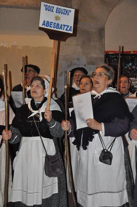 Santa Agedaren alabantzak gogoz kantatu dira aurten ere, Hernanin