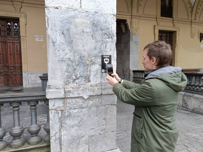 Erdi Aroko herria ezagutzeko aukera eskaintzen du Hernani Hiribilduaren bisita autogidatuak