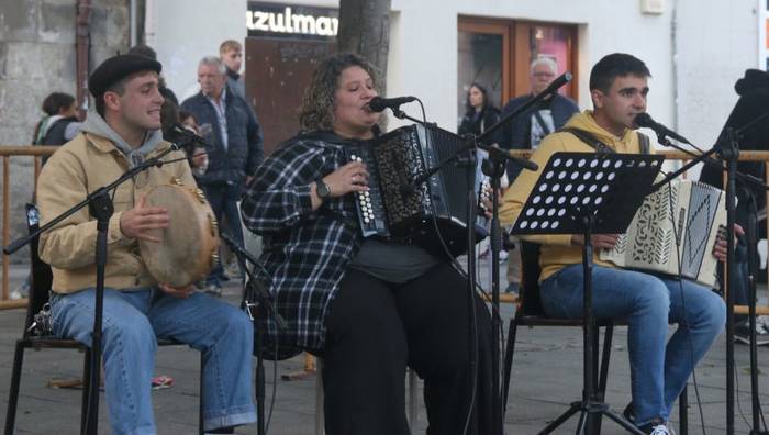 Alaitz Roteta, Gorka Valdes eta Hekthor Folk:  iaz debuta Aranon, eta aurten etxean bezalaxe