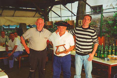 Angel Uralde ‘Txato’ irabazle, Rufino sagardotegiko sagardoarekin 

