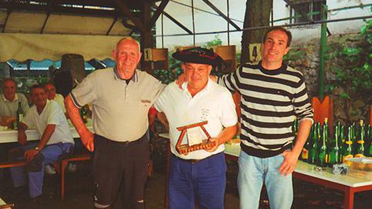 Angel Uralde ‘Txato’ irabazle, Rufino sagardotegiko sagardoarekin 
