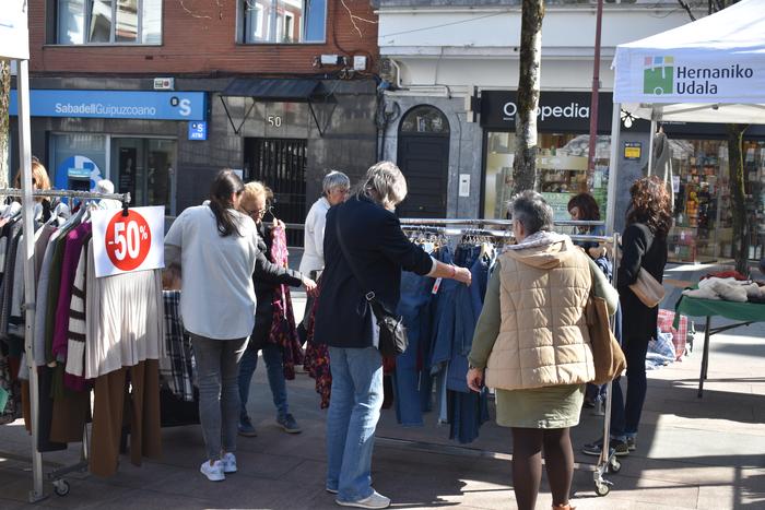 Hernaniko komertzioen neguko? stock azokak gaur jarraituko du Plaza Berrin