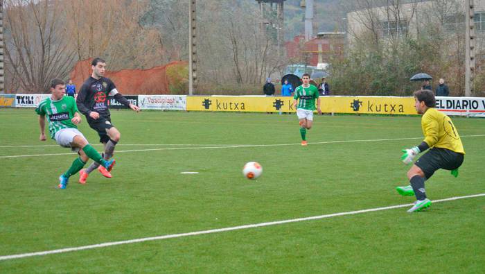 Garaipena urtea hasteko, Jonanen ‘hat-trick’ eta guzti