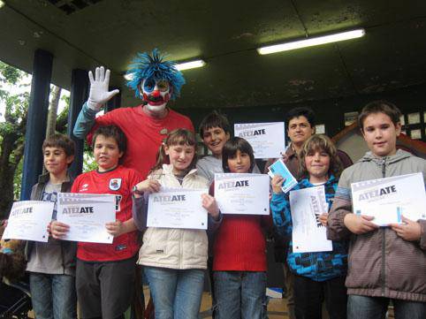 ‘Hamar arrazoi’ eta ‘Atez ateko sistema’ lehen sarituak