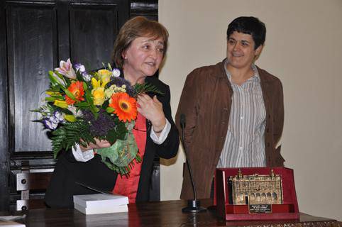 San Agustin Komentuko monjen historia, eta garai bateko Hernaniko kontuak , Mª Rosa Ayerberen liburuan
