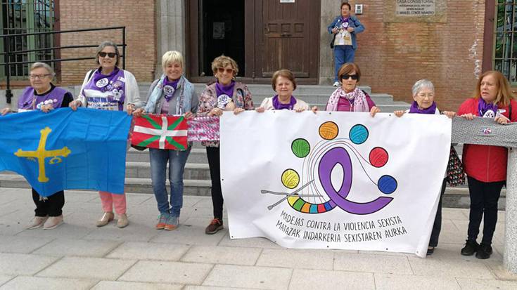 «Emakume asko eta oso desberdinak gara sarea  josten ari garenak, eta ahizpak, feminismoari esker»