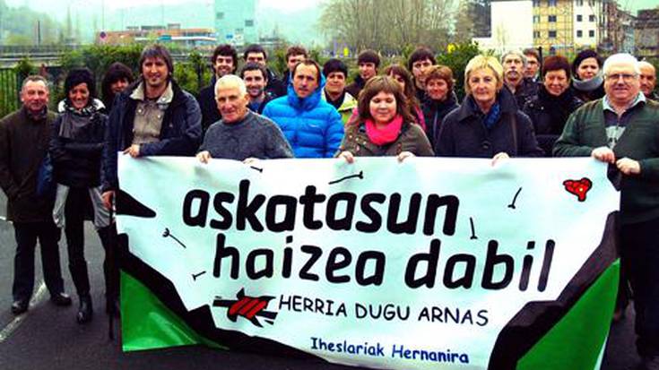 «Arazo politikoaren parte gara eta pausuak ematen direnean, konponbidea heltzen denean itzuliko gara»