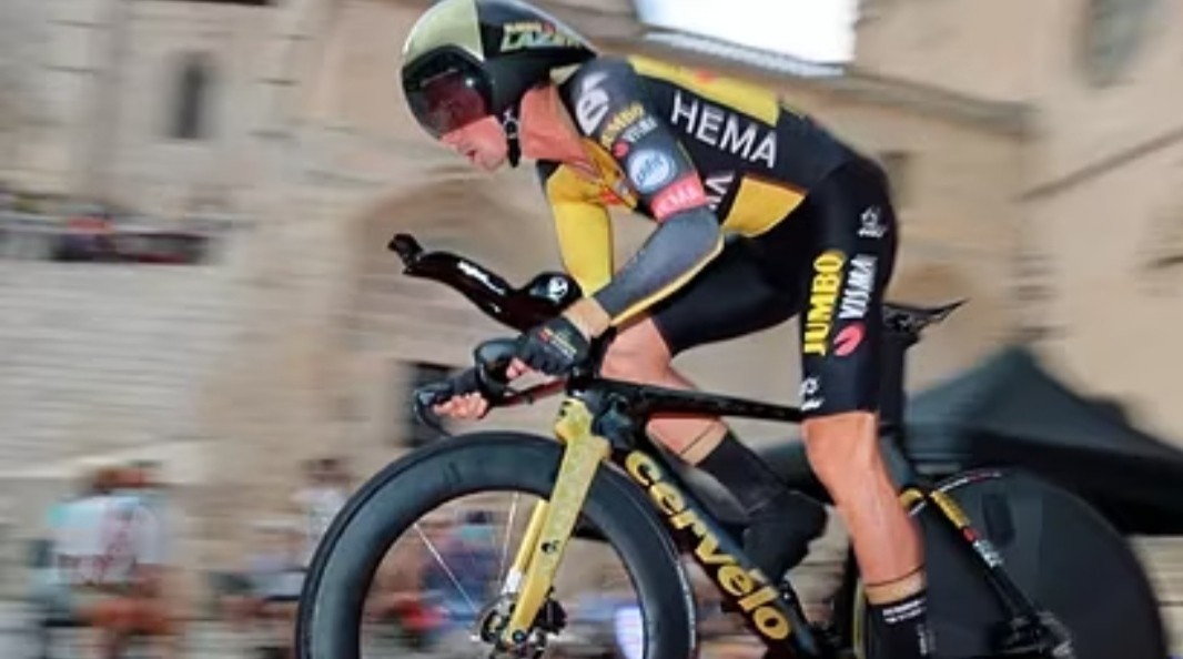 Munduko onenak bakarrik belaunikarazi du Aranburu: Primoz Roglic