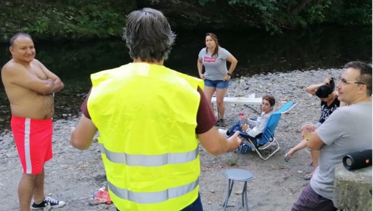 Ibai bazterrak garbi mantentzea eskatuz bertatik bertara, alkateak